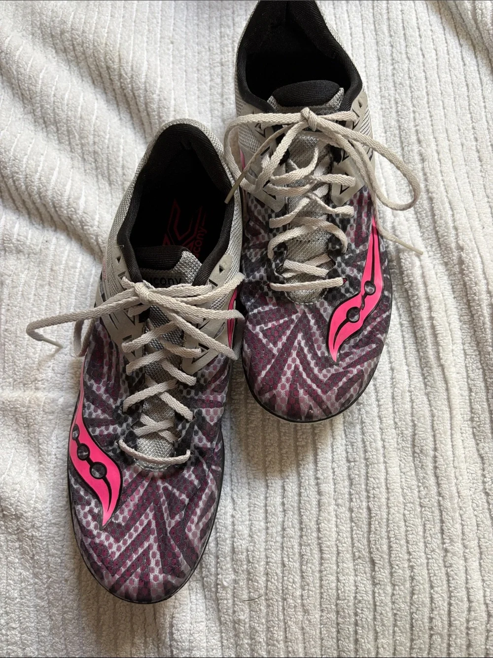Saucony Women's Pink and Gray Geometric Pattern Running Shoes